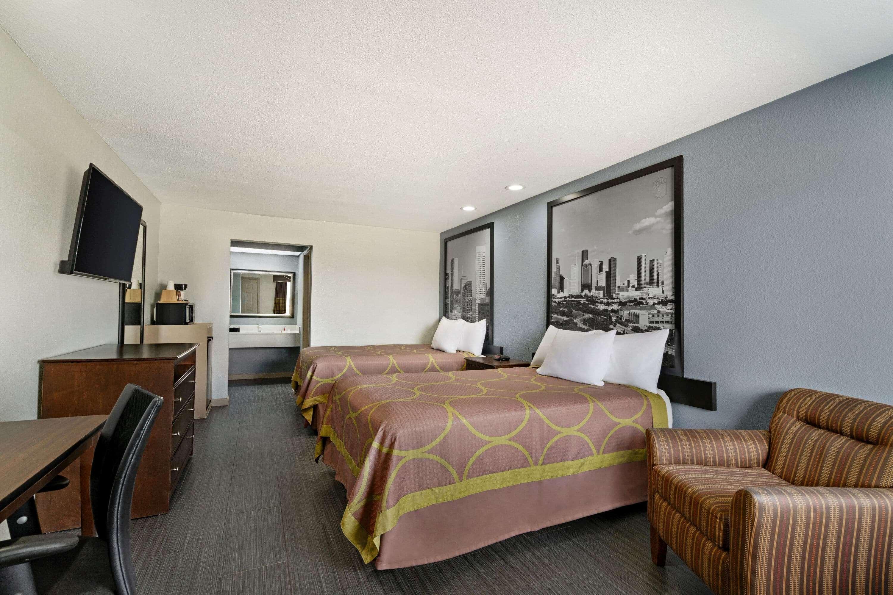 Super 8 By Wyndham Houston Downtown I-610 Hotel Exterior photo