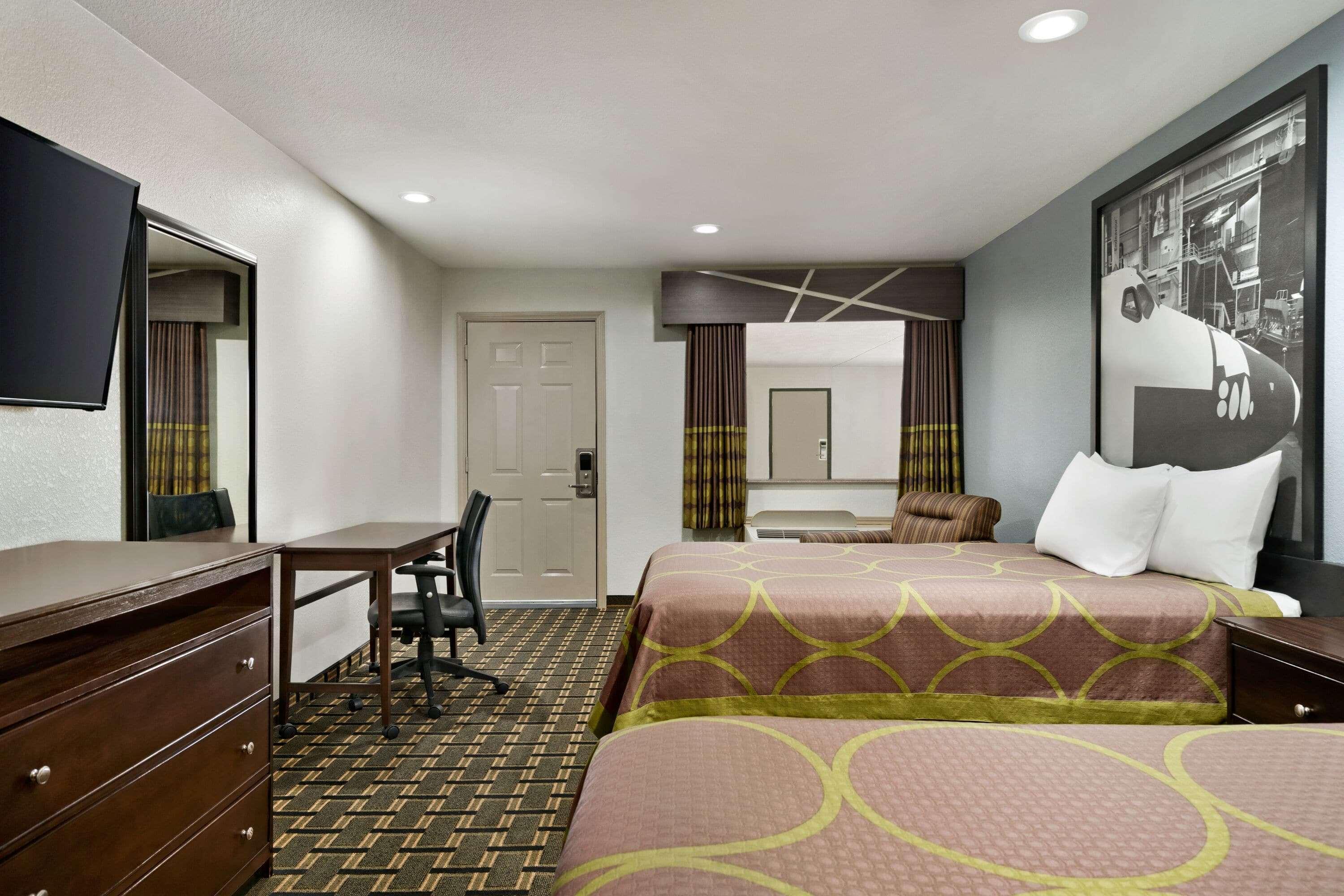 Super 8 By Wyndham Houston Downtown I-610 Hotel Exterior photo