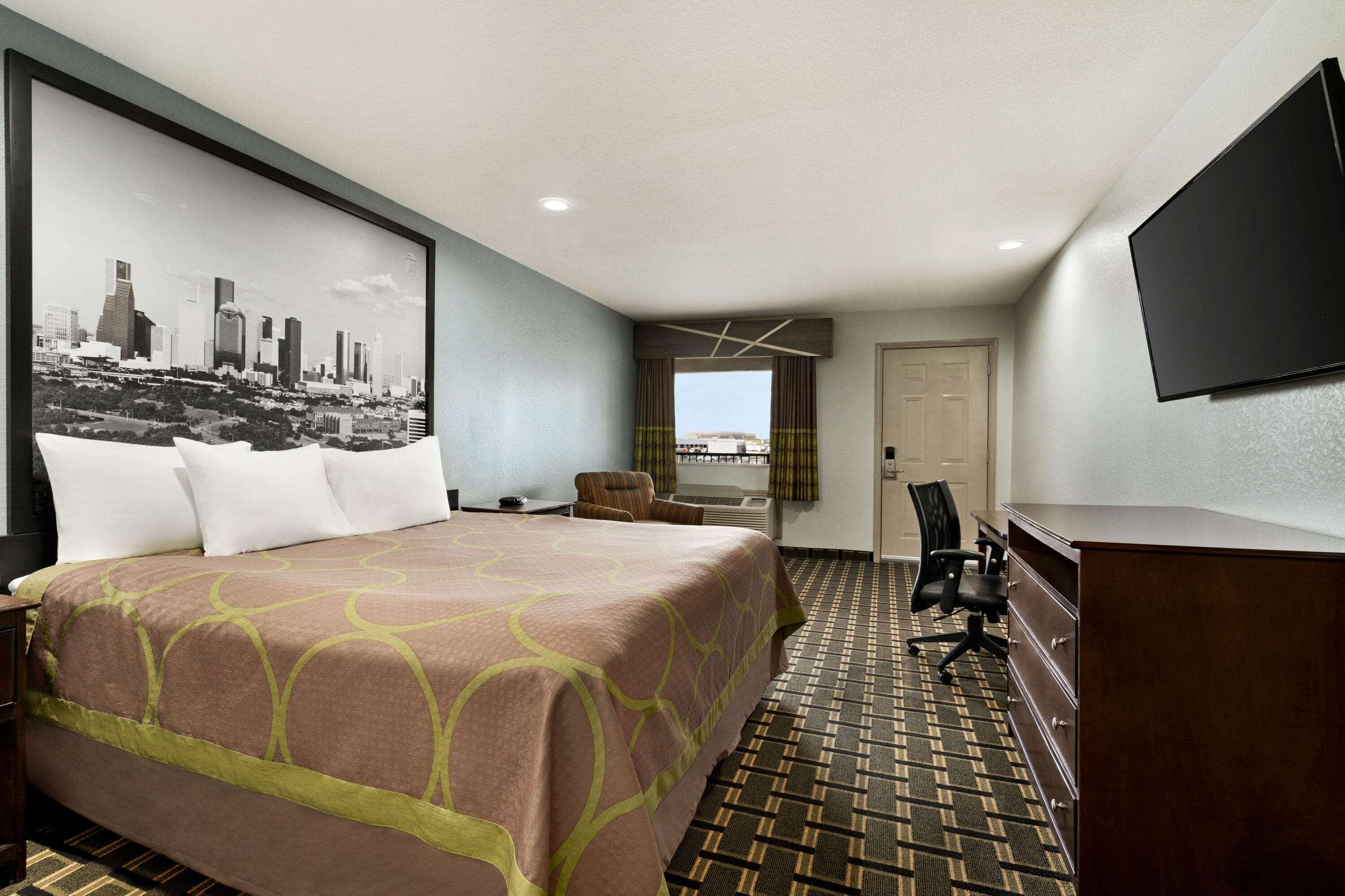 Super 8 By Wyndham Houston Downtown I-610 Hotel Exterior photo