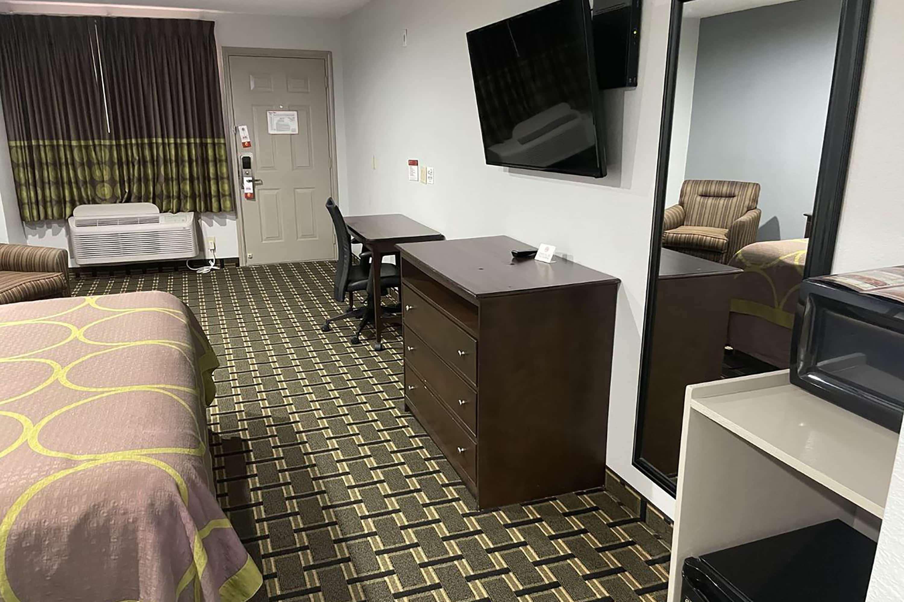 Super 8 By Wyndham Houston Downtown I-610 Hotel Exterior photo