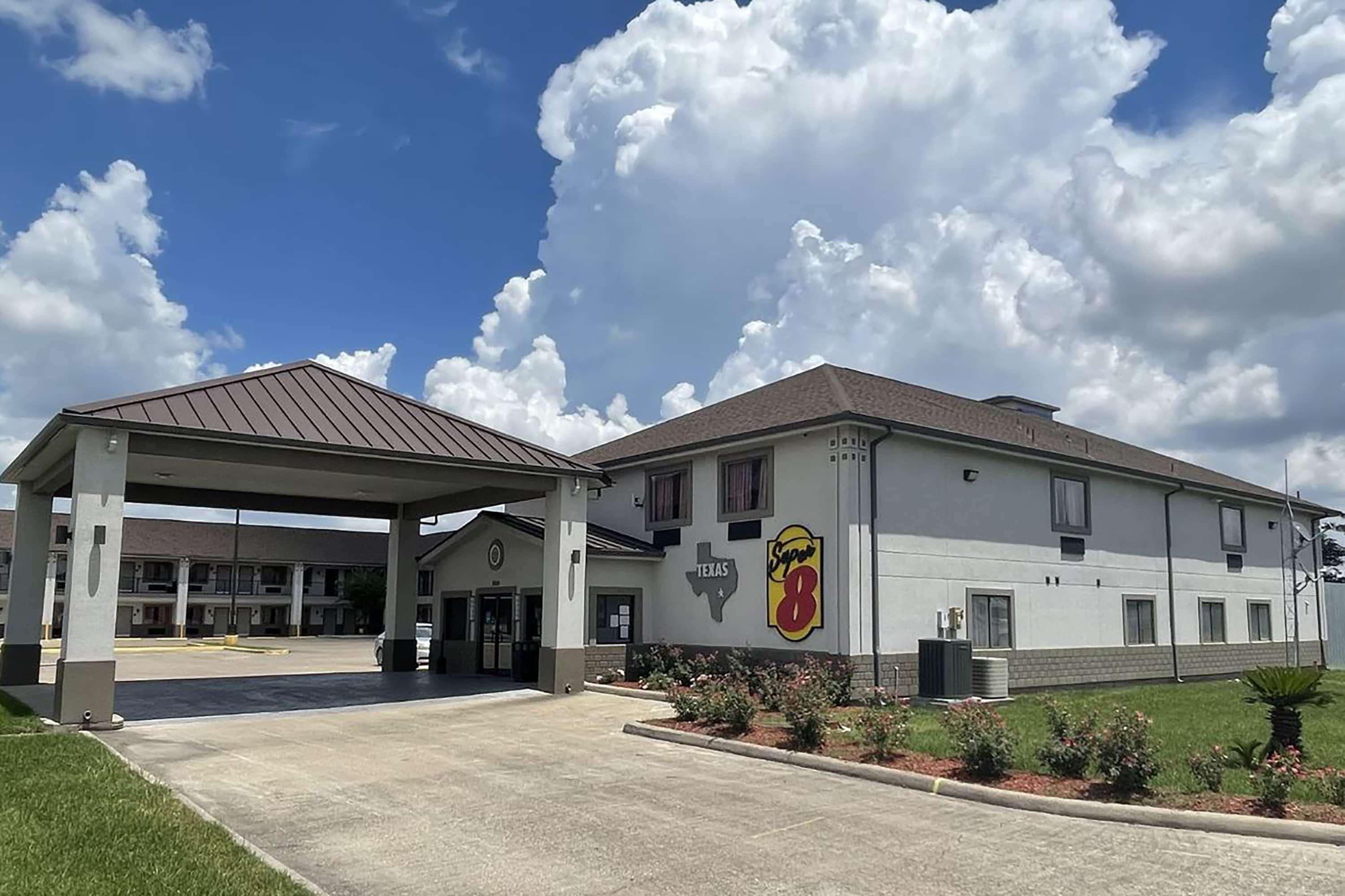 Super 8 By Wyndham Houston Downtown I-610 Hotel Exterior photo