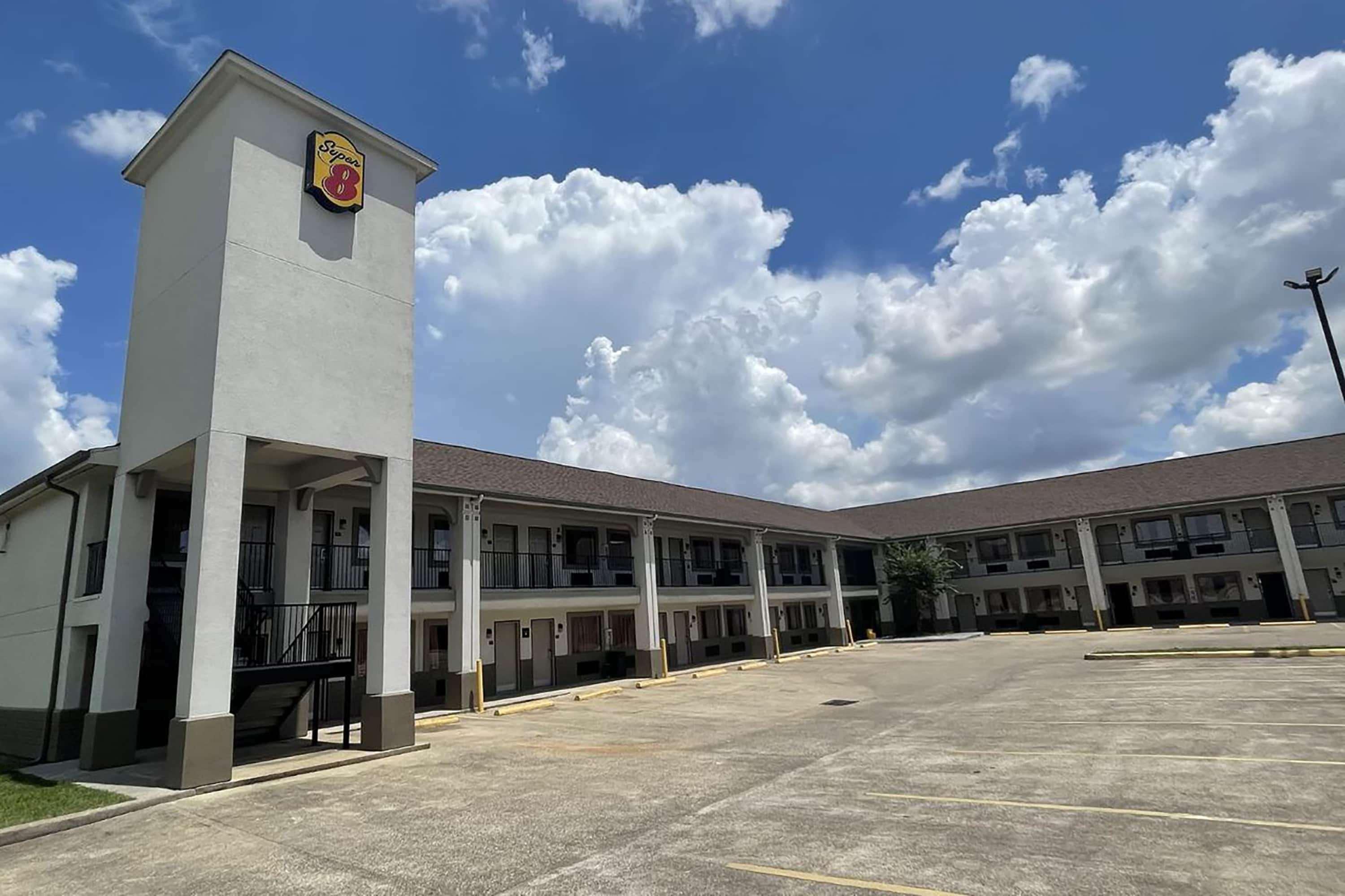 Super 8 By Wyndham Houston Downtown I-610 Hotel Exterior photo